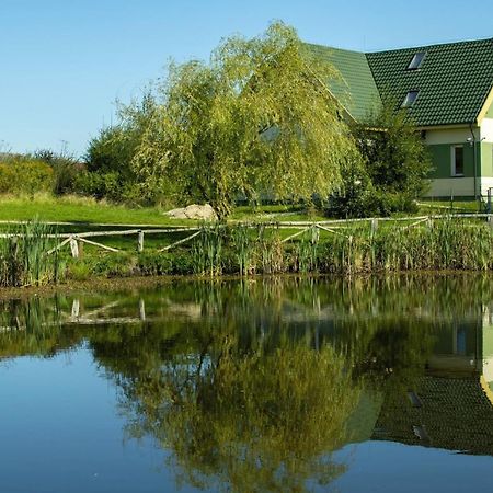 Pokoje Goscinne Butryny Exteriör bild